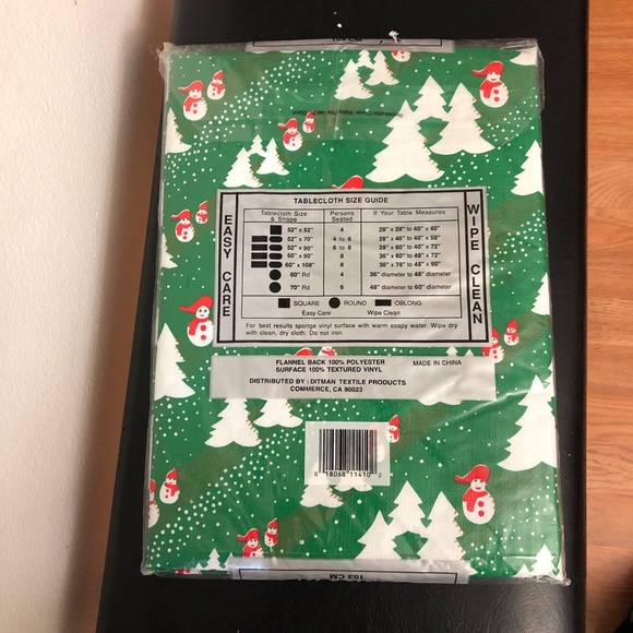 Christmas Flannelback Vinyl Tablecloth Round - Picture 4 of 6